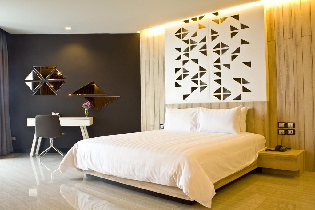Tsix5 Phenomenal Hotel Pattaya Extérieur photo